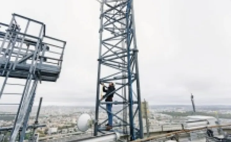 Monitoring equipment in Paris